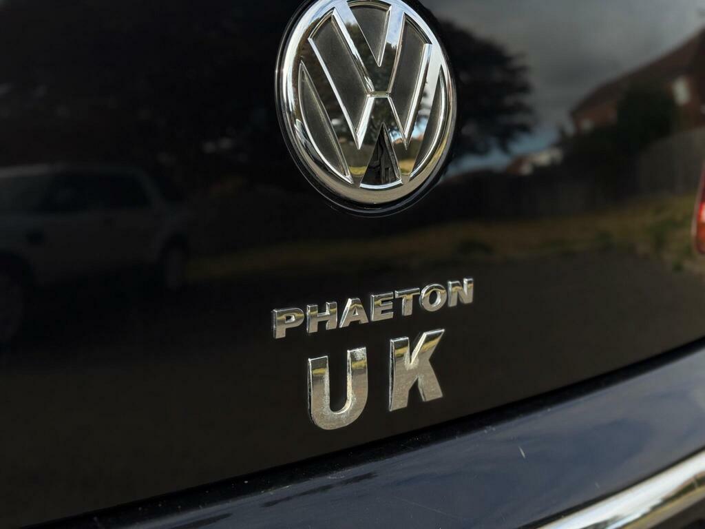Volkswagen Phaeton Saloon Black #15