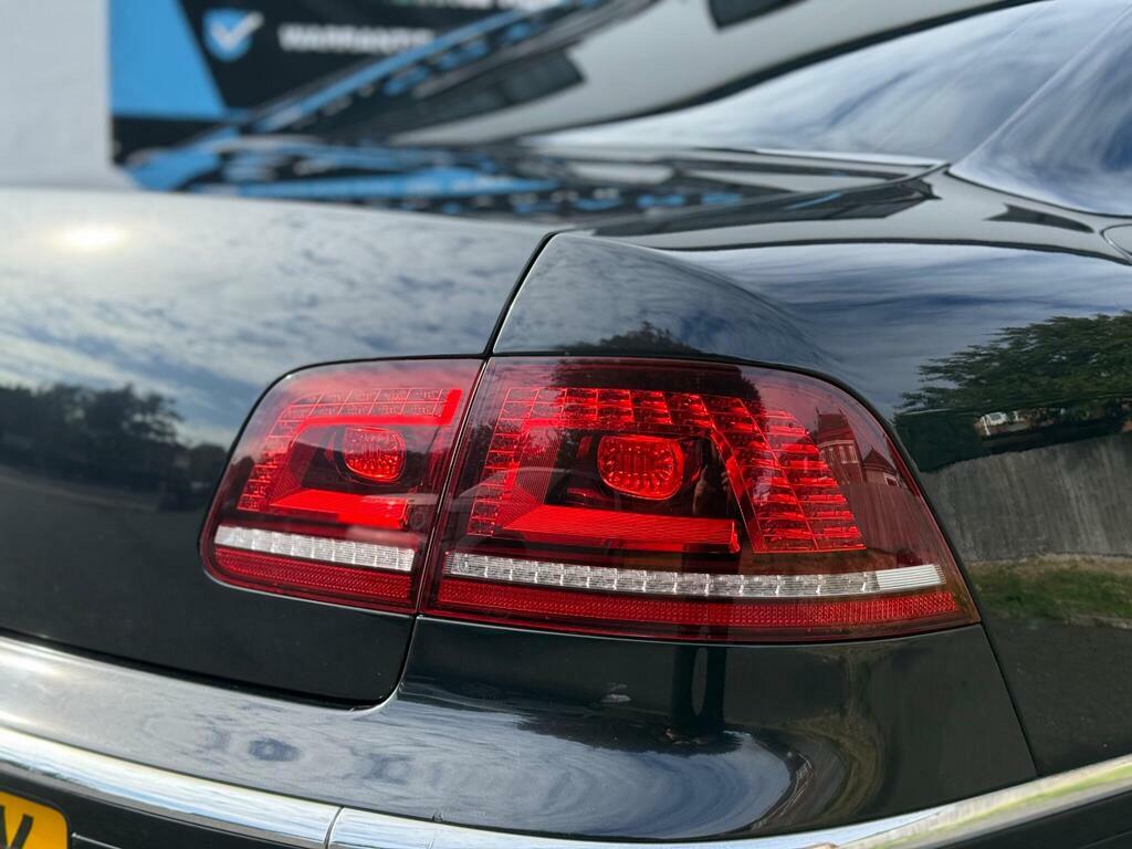 Volkswagen Phaeton Saloon Black #13