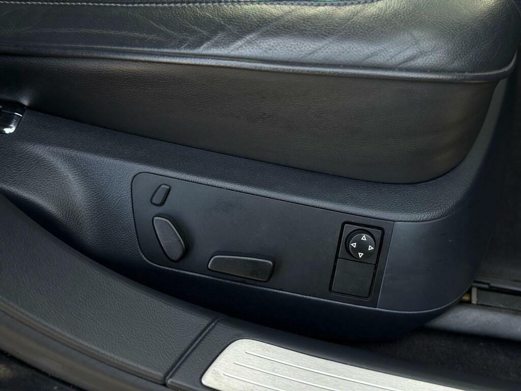 Volkswagen Phaeton Saloon Black #30