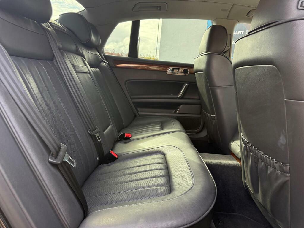 Volkswagen Phaeton Saloon Black #20