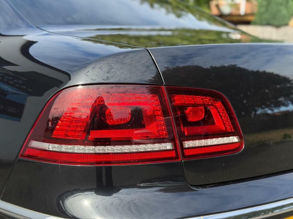Volkswagen Phaeton Saloon Black #14