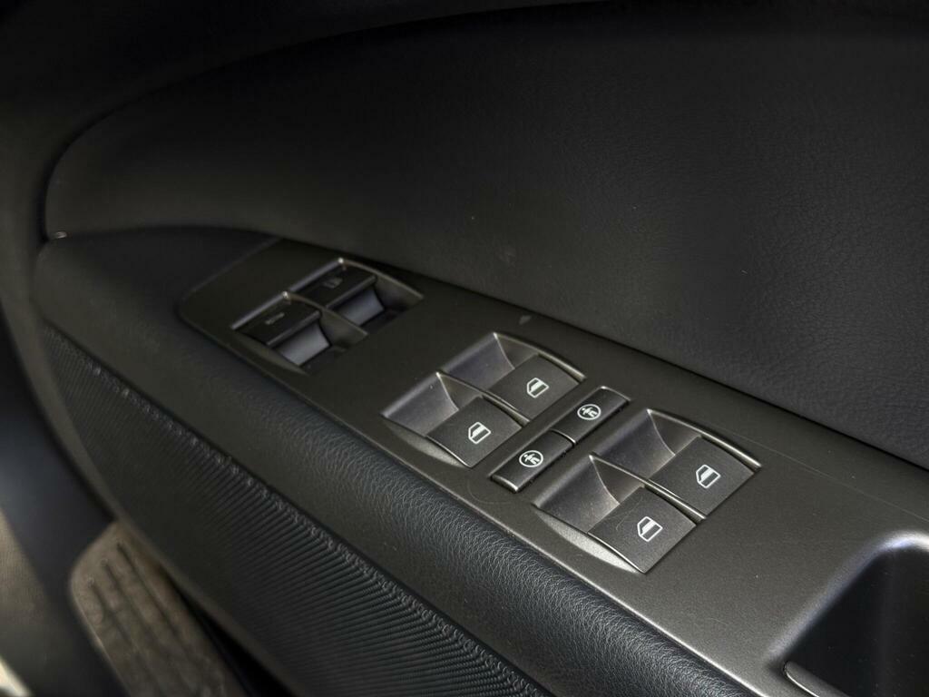 Volkswagen Phaeton Saloon Black #31