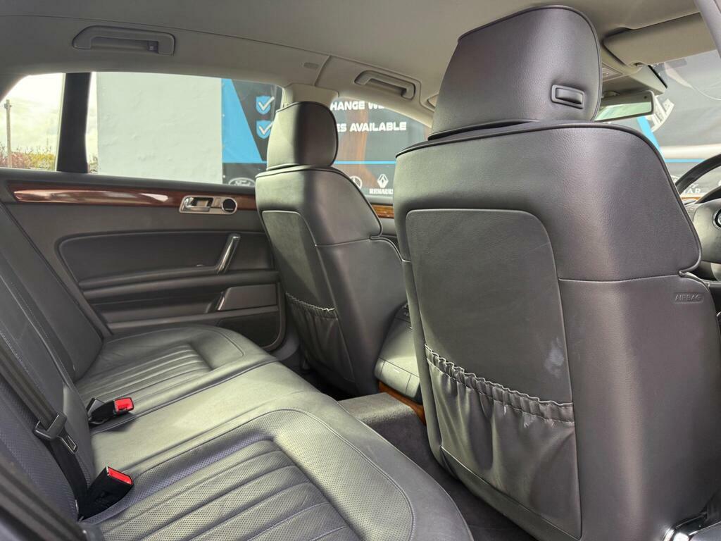Volkswagen Phaeton Saloon Black #19