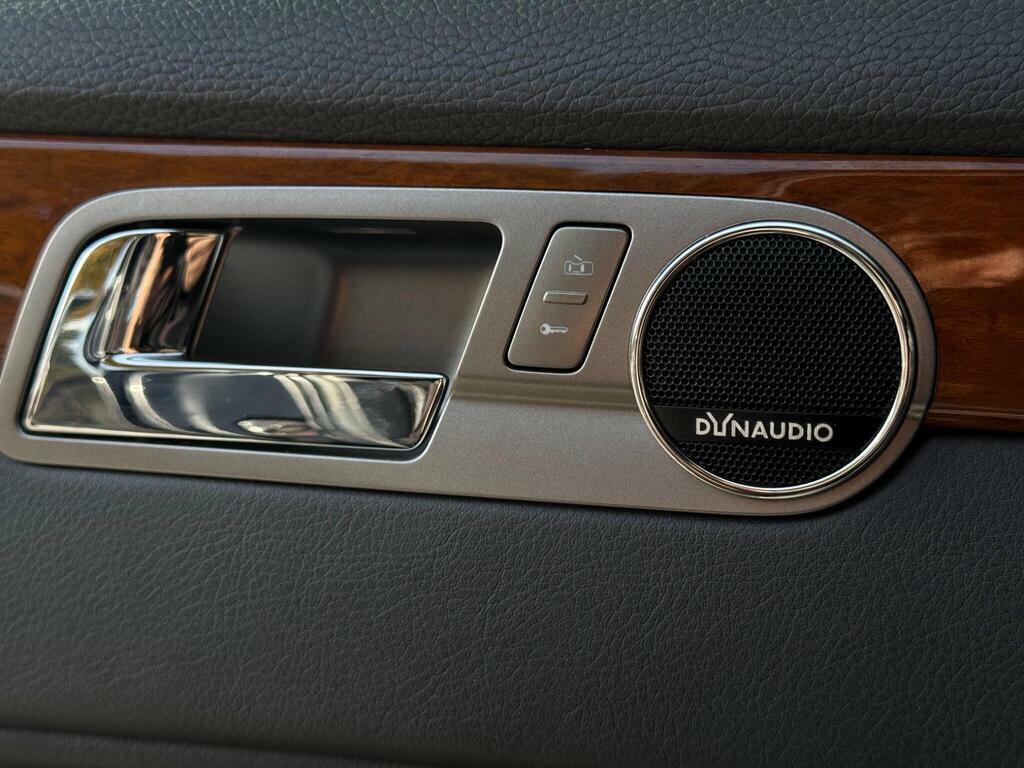 Volkswagen Phaeton Saloon Black #28