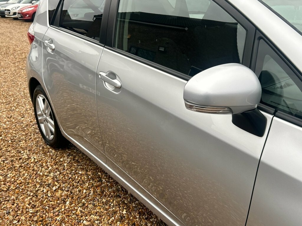 Toyota Verso-S  Silver #37