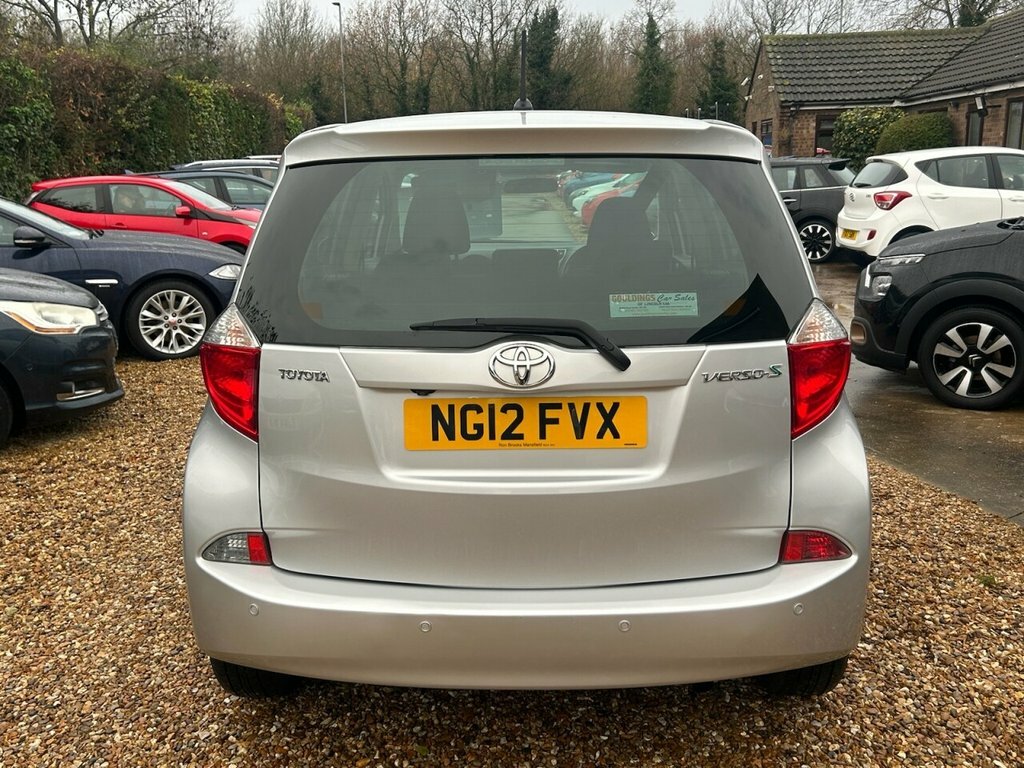 Toyota Verso-S  Silver #5