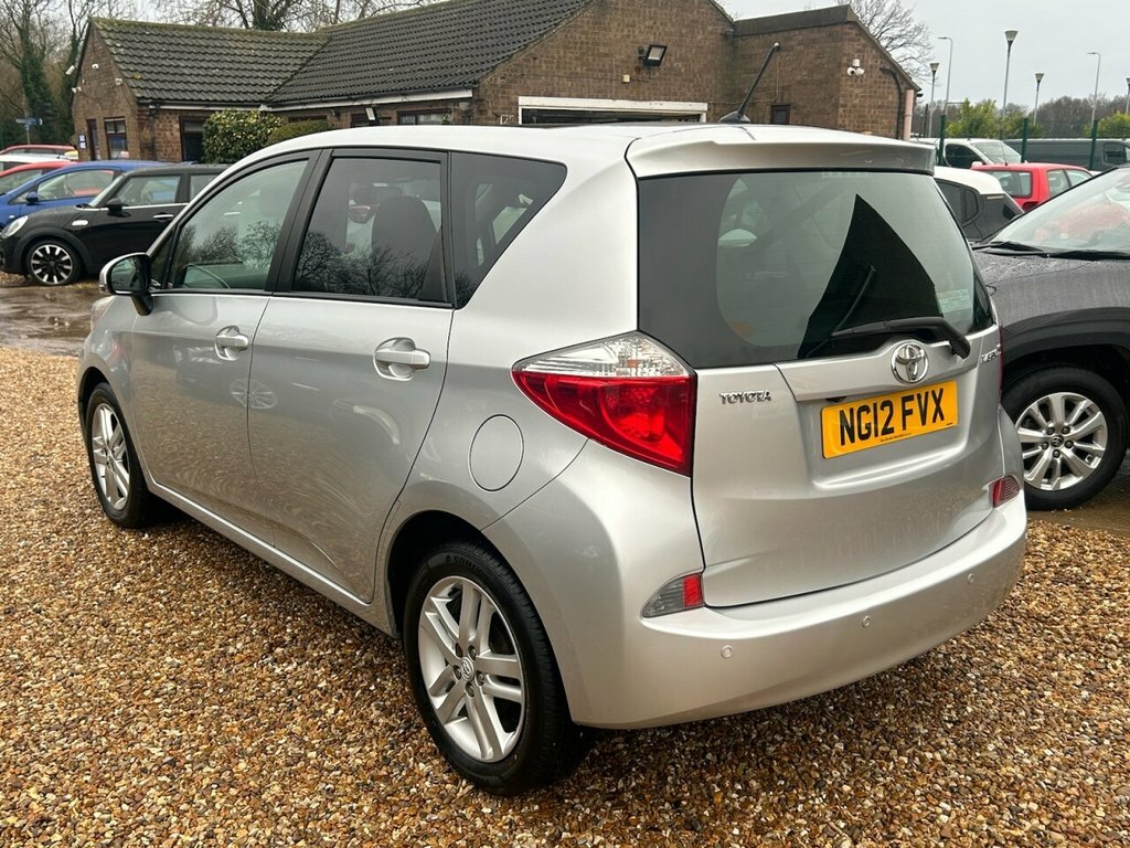 Toyota Verso-S  Silver #4