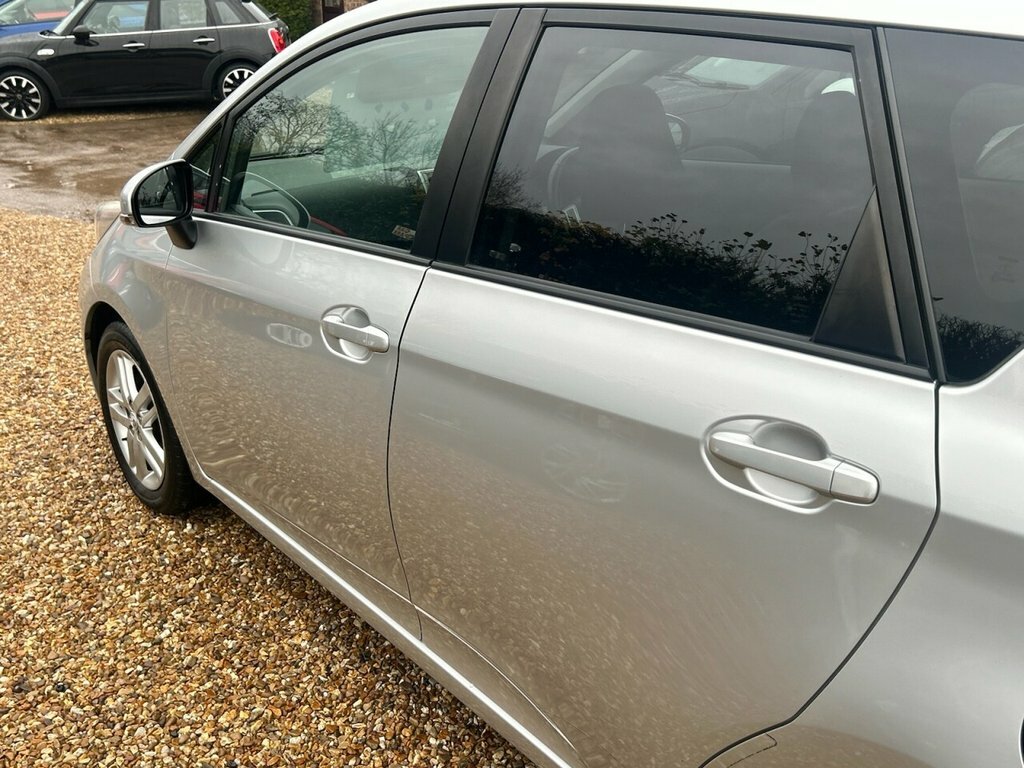 Toyota Verso-S  Silver #29