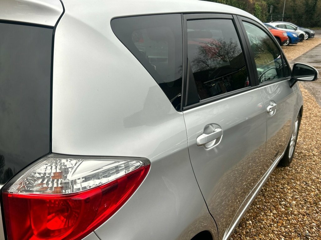 Toyota Verso-S  Silver #36
