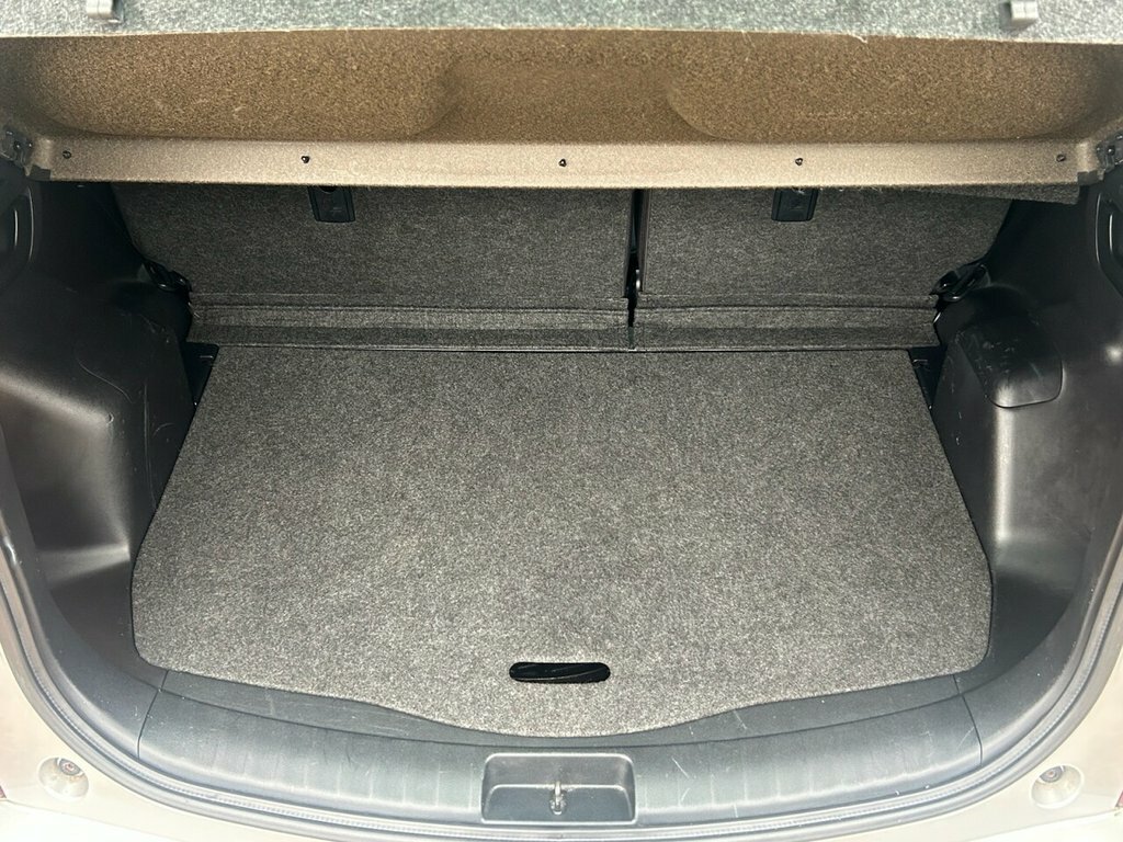 Toyota Verso-S  Silver #8