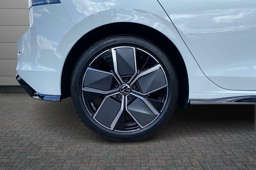 Volkswagen Golf 1.5 Tsi 150 Black Edition DU75BBE White #5