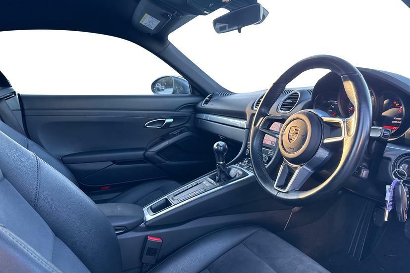 Porsche Cayman 4.0 Gt4 Black #7