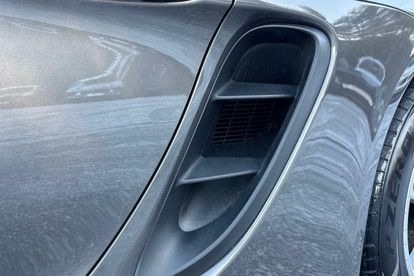 Porsche Cayman 4.0 Gt4 Black #22