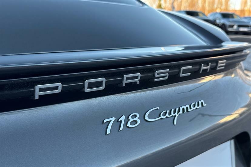 Porsche Cayman 4.0 Gt4 Black #18