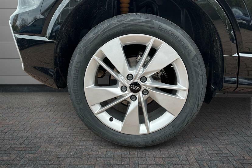 Audi Q2 35 Tfsi S Line S Tronic MT75ENR Black #5