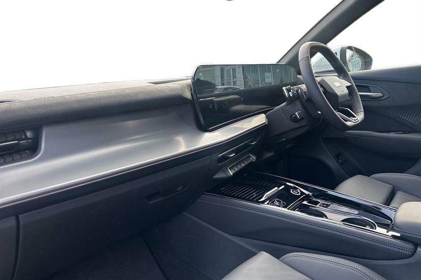 Audi Q3 1.5 E-hybrid S Line S Tronic MW75XOK White #2
