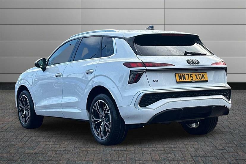 Audi Q3 1.5 E-hybrid S Line S Tronic MW75XOK White #3