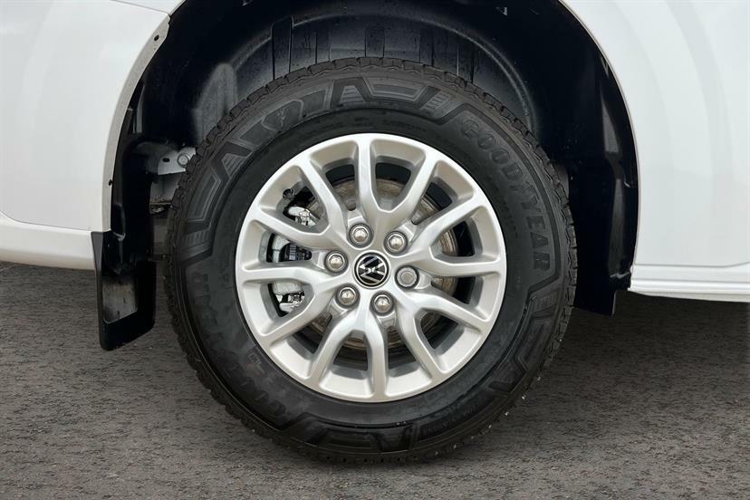 Volkswagen E-Transporter 160Kw 65Kwh Commerce Pro Van AO75MZL White #5