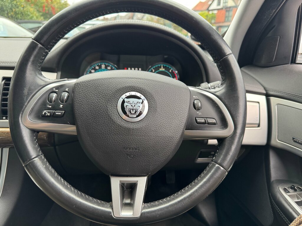 Jaguar XF 3.0D V6 Premium Luxury Saloon Ss SIG9214 White #5