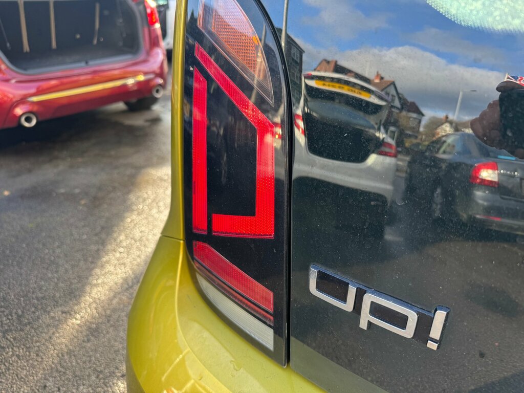 Volkswagen Up 1.0 Move Up Hatchback Euro 6 60 Yellow