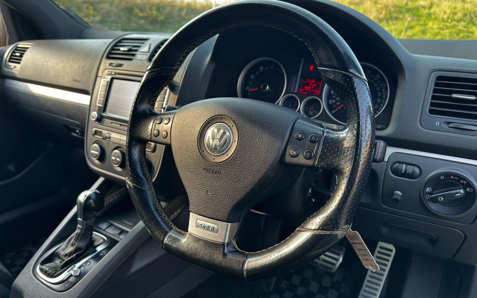 Volkswagen Golf Petrol Yellow #3