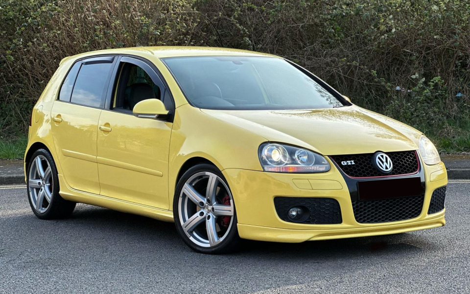 Volkswagen Golf Petrol Yellow #4