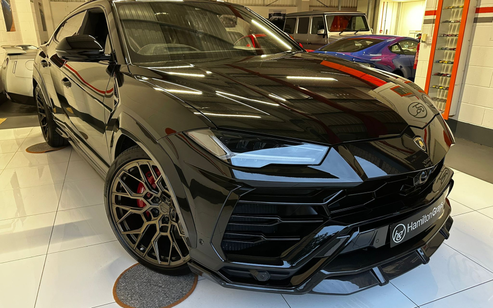 Lamborghini Urus Petrol