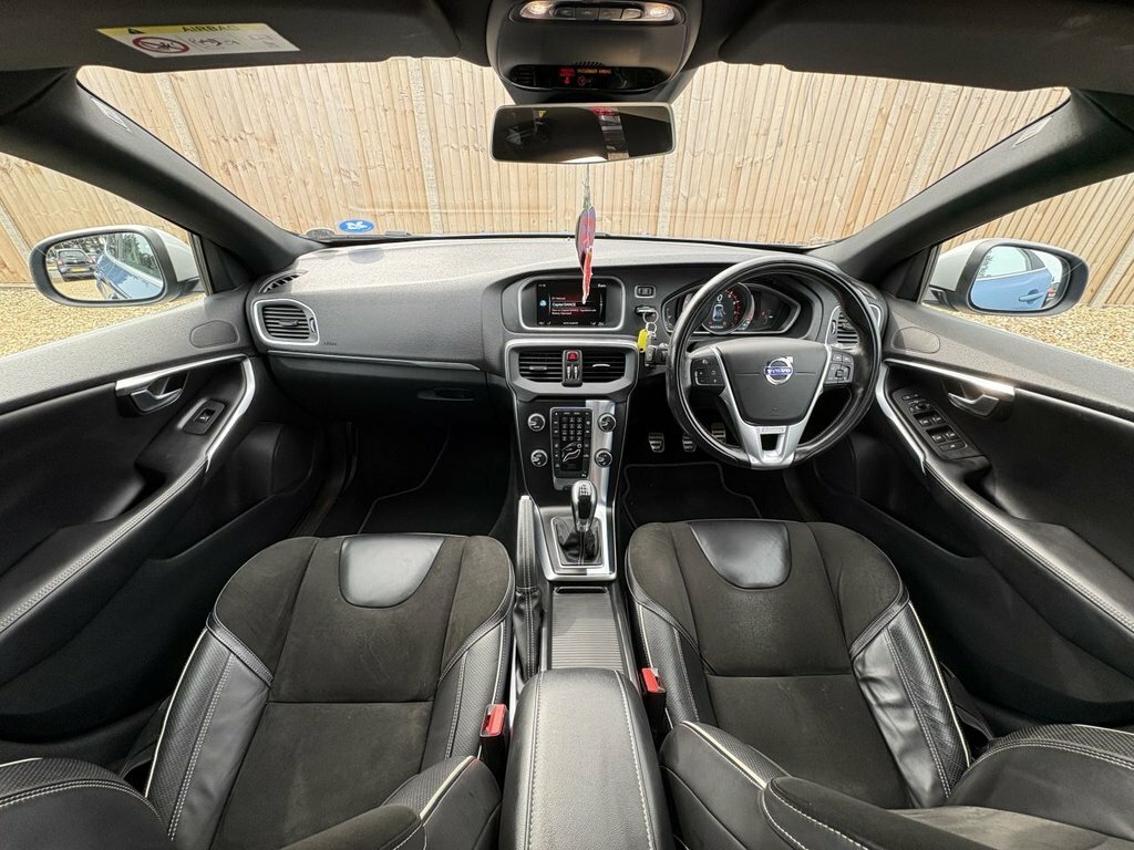 Volvo V40 2L R-design Nav Blue