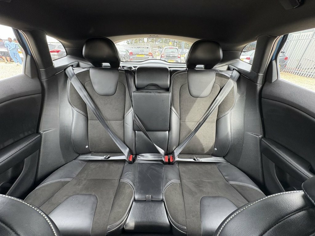 Volvo V40 2L R-design Nav Blue #2