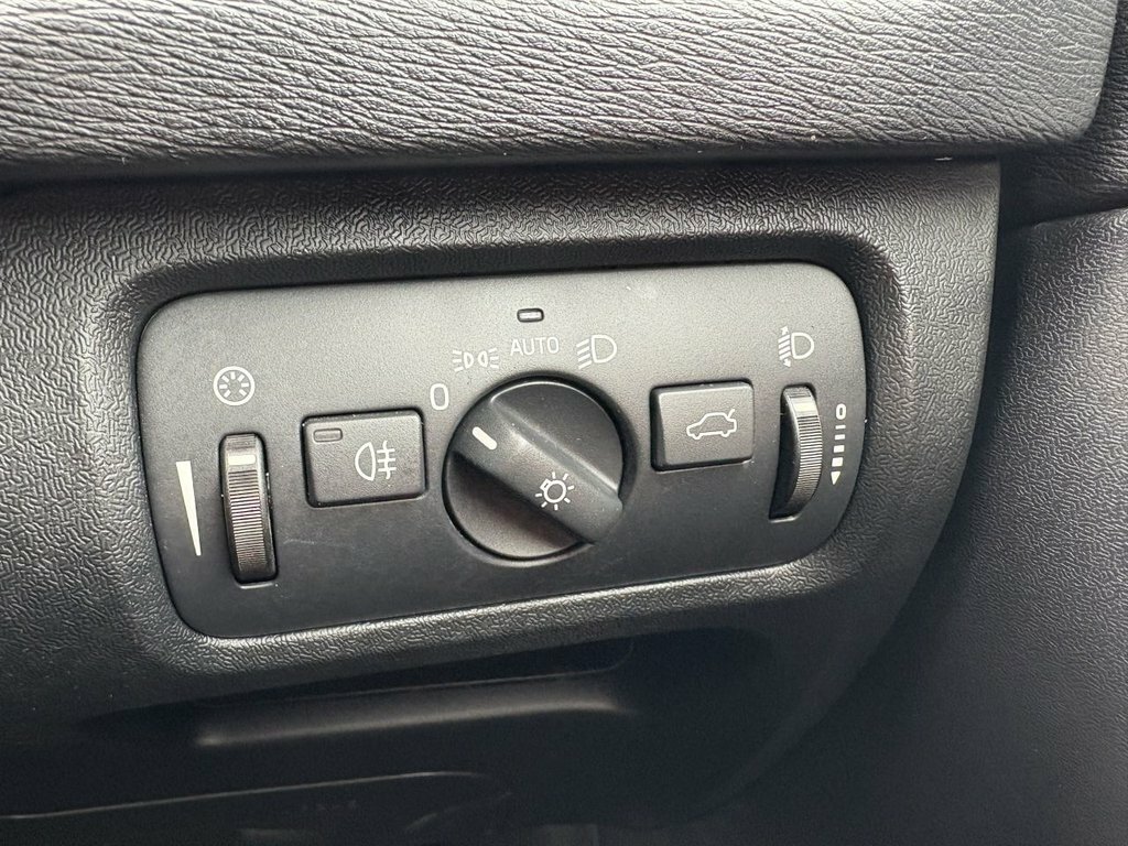 Volvo V40 2L R-design Nav Blue #5
