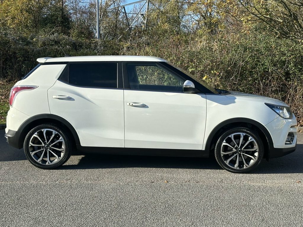 SsangYong Tivoli 1.6L Ultimate White #6