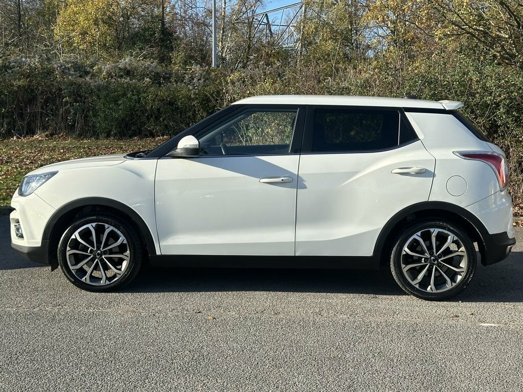 SsangYong Tivoli 1.6L Ultimate White #2