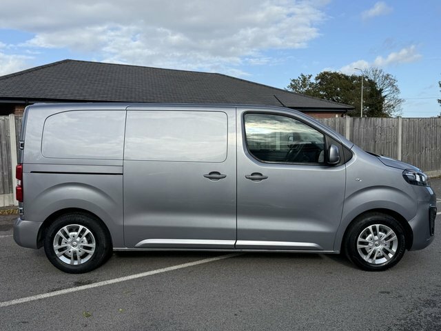 Vauxhall Vivaro 1.5 Turbo D 2700 Sportive Panel Van Man Grey #2