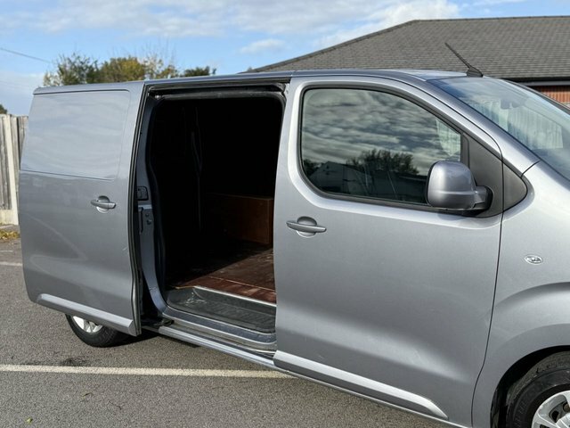 Vauxhall Vivaro 1.5 Turbo D 2700 Sportive Panel Van Man Grey #4