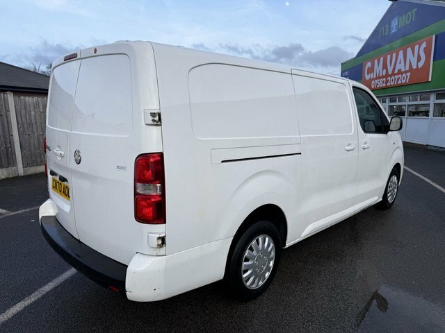 Vauxhall Vivaro 1.5 Turbo D 2900 Sportive Panel Van Man CN70AOC White #2
