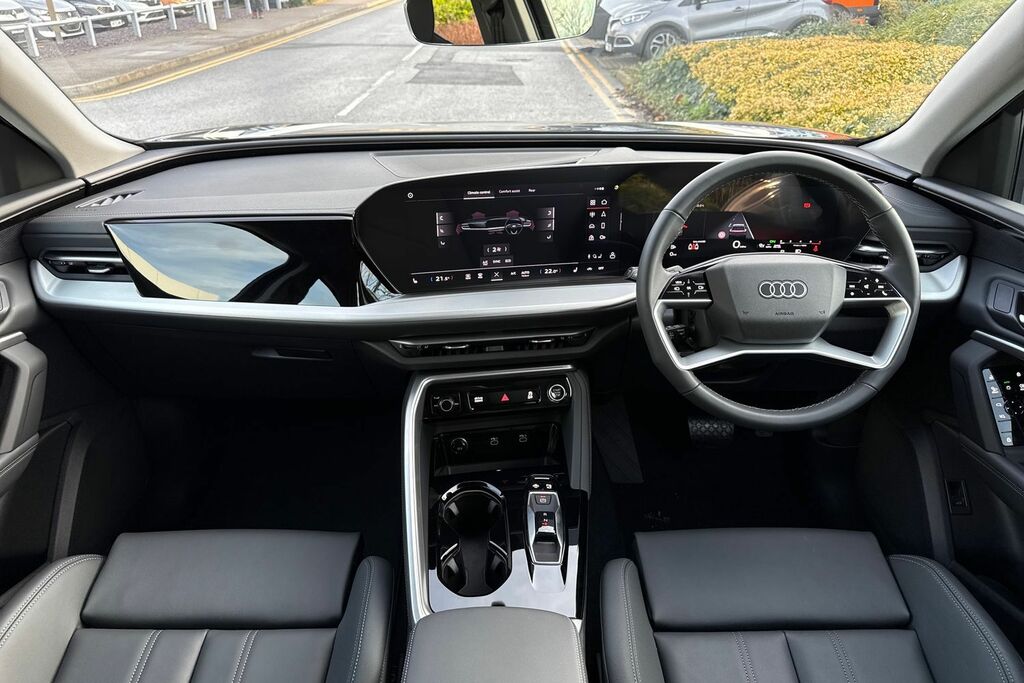 Audi Q5 Sport Black #3