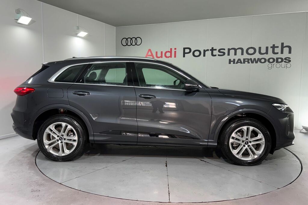 Audi Q5 Sport Black #2
