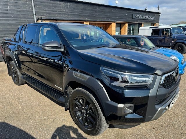 Toyota HILUX Pickup 2.8 D-4d Invincible X Rear Pop Top 20 Black