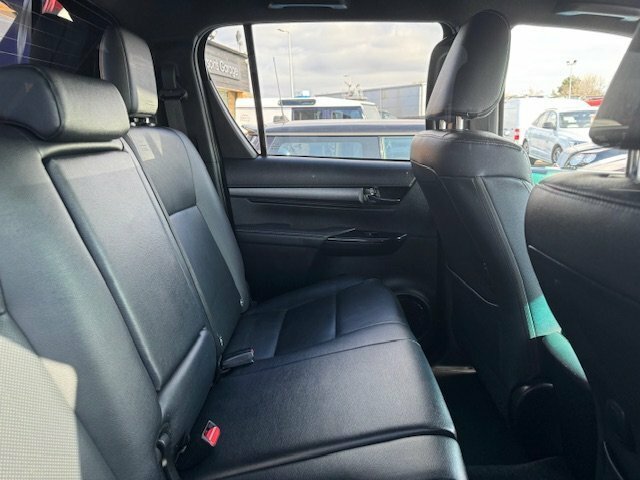 Toyota HILUX Pickup 2.8 D-4d Invincible X Rear Pop Top 20 LF22VPX Black #6