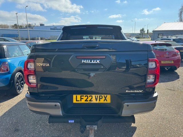 Toyota HILUX Pickup 2.8 D-4d Invincible X Rear Pop Top 20 LF22VPX Black #5