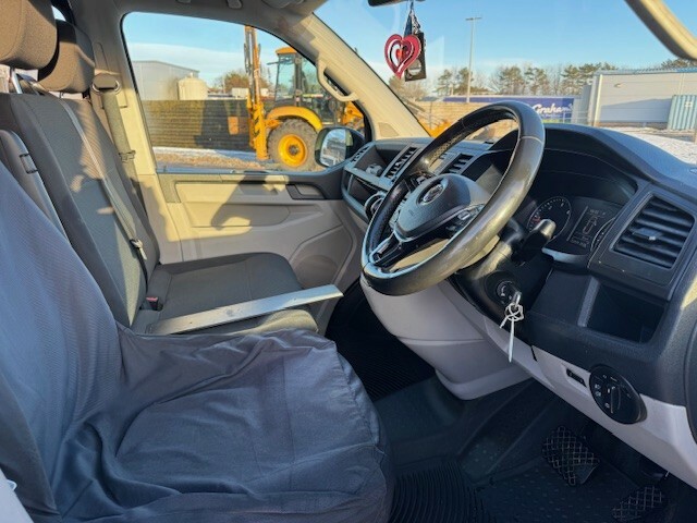Volkswagen Transporter Panel Van 2.0 Bitdi T32 Highline 4X4 2019 RA19YSY Black #4