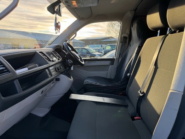 Volkswagen Transporter Panel Van 2.0 Bitdi T32 Highline 4X4 2019 RA19YSY Black #3