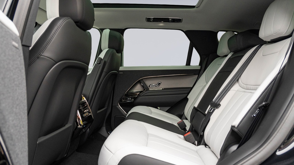 Land Rover Range Rover Sport 3.0 D300 Dynamic Se HJ75YZT Black #4