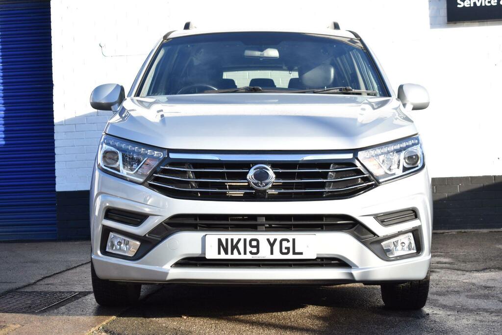 SsangYong Turismo Mpv Silver #14