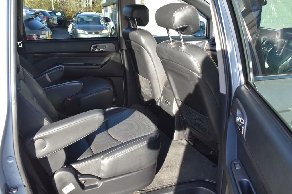 SsangYong Turismo Mpv Silver #6