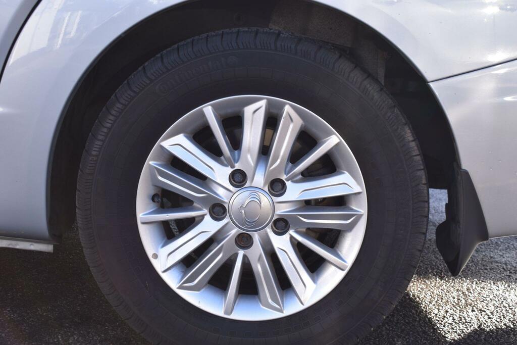 SsangYong Turismo Mpv Silver #9