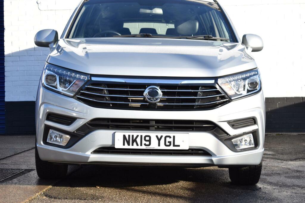 SsangYong Turismo Mpv Silver #13