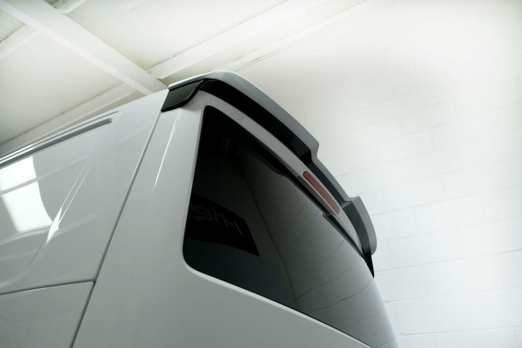 Volkswagen Transporter Combi Van 2.0 Tdi T32 Highline 2024 EK24RJZ White #2