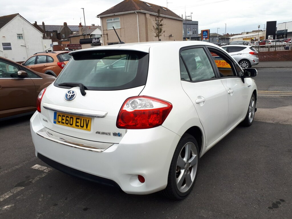 Toyota Auris 1.8 Vvti Hybrid T4 Cvt 5-Door From 7,49 White #4