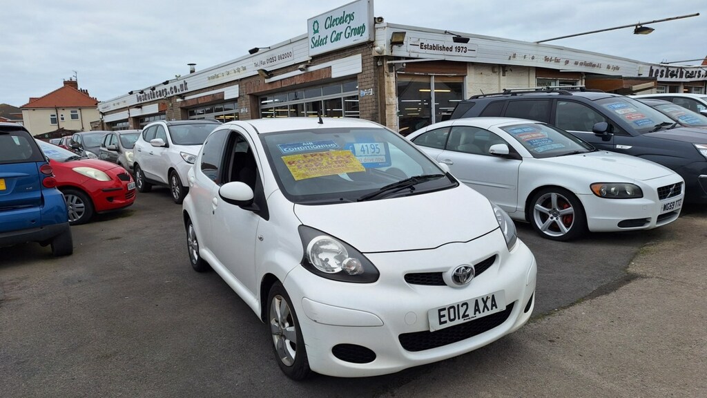 Toyota Aygo Hatchback EO12AXA White #3